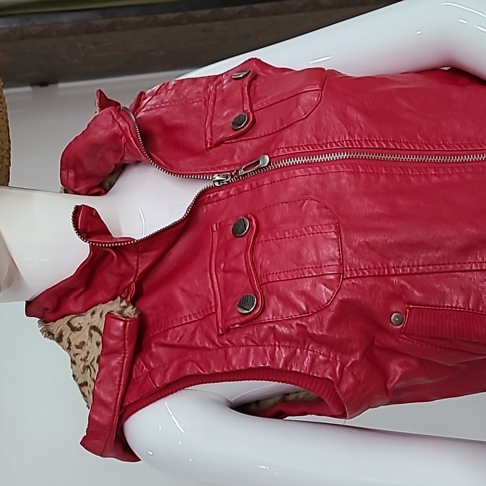 YMI Red Vest - Picture 2 of 9